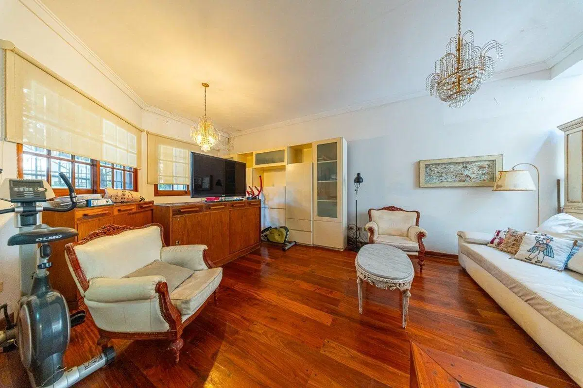 CASA EN VENTA 4/5 DORMITORIOS.JARDÍN.QUINCHO.GARAG 4