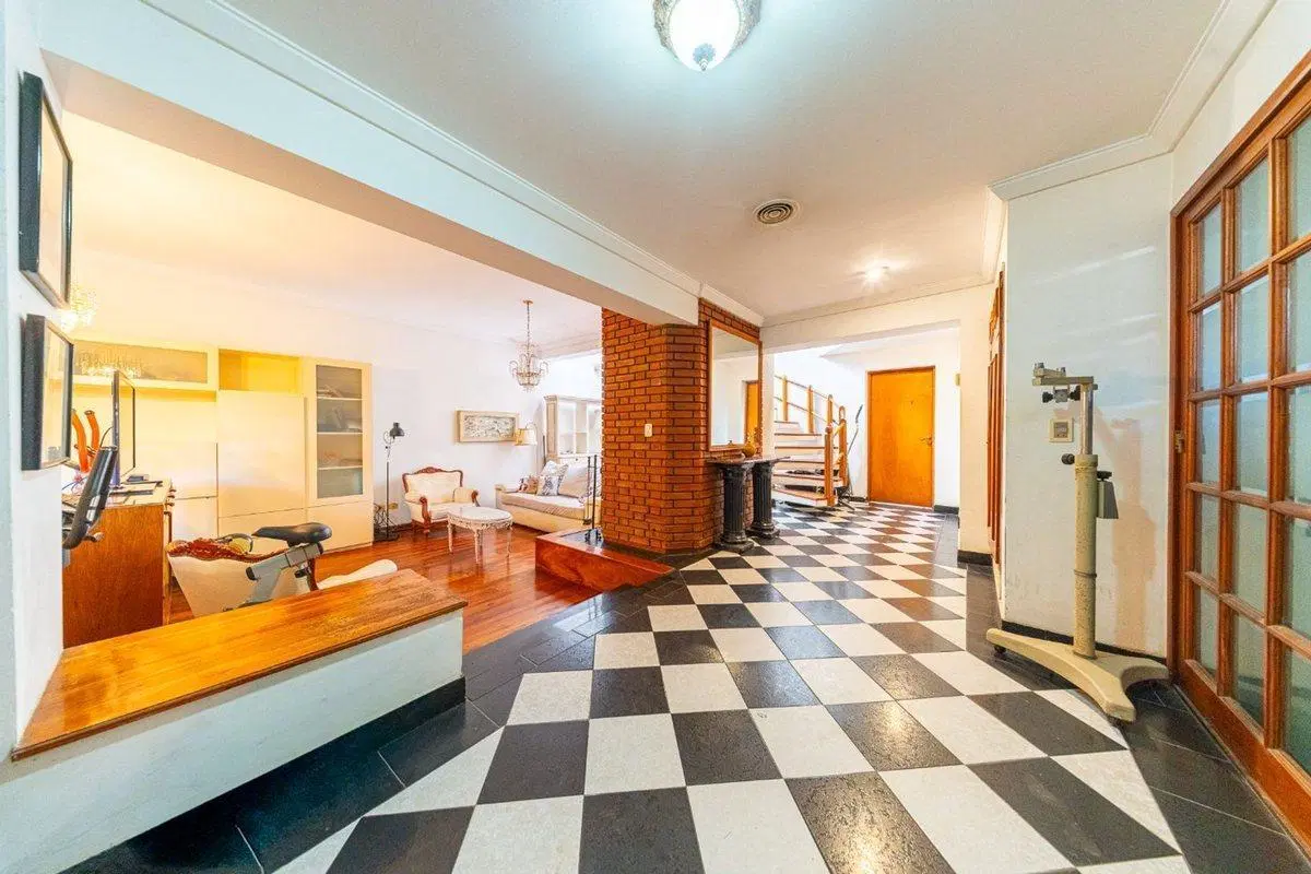 CASA EN VENTA 4/5 DORMITORIOS.JARDÍN.QUINCHO.GARAG 3
