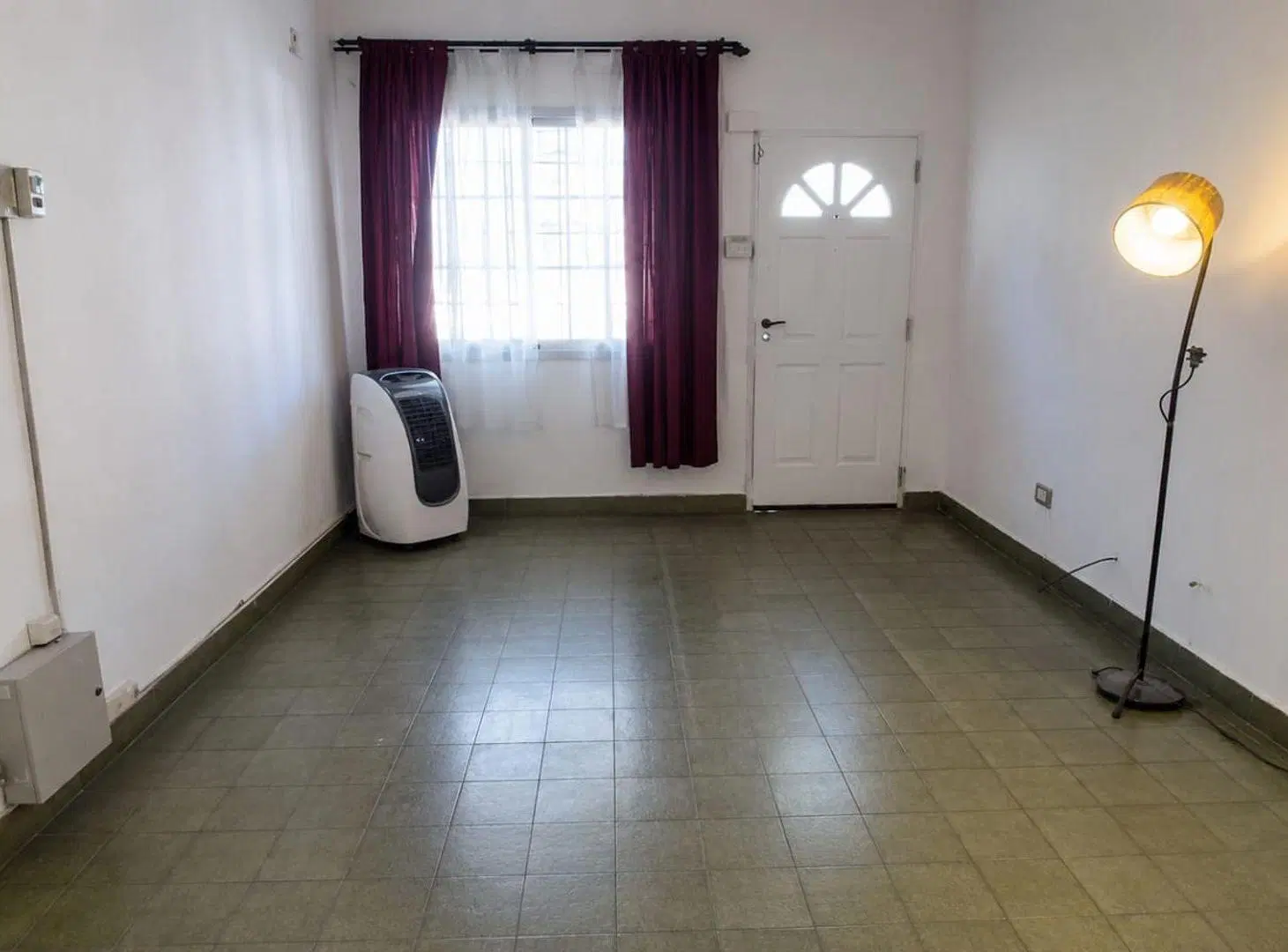Casa al frente, apta crédito, 2 dormitorios. 4