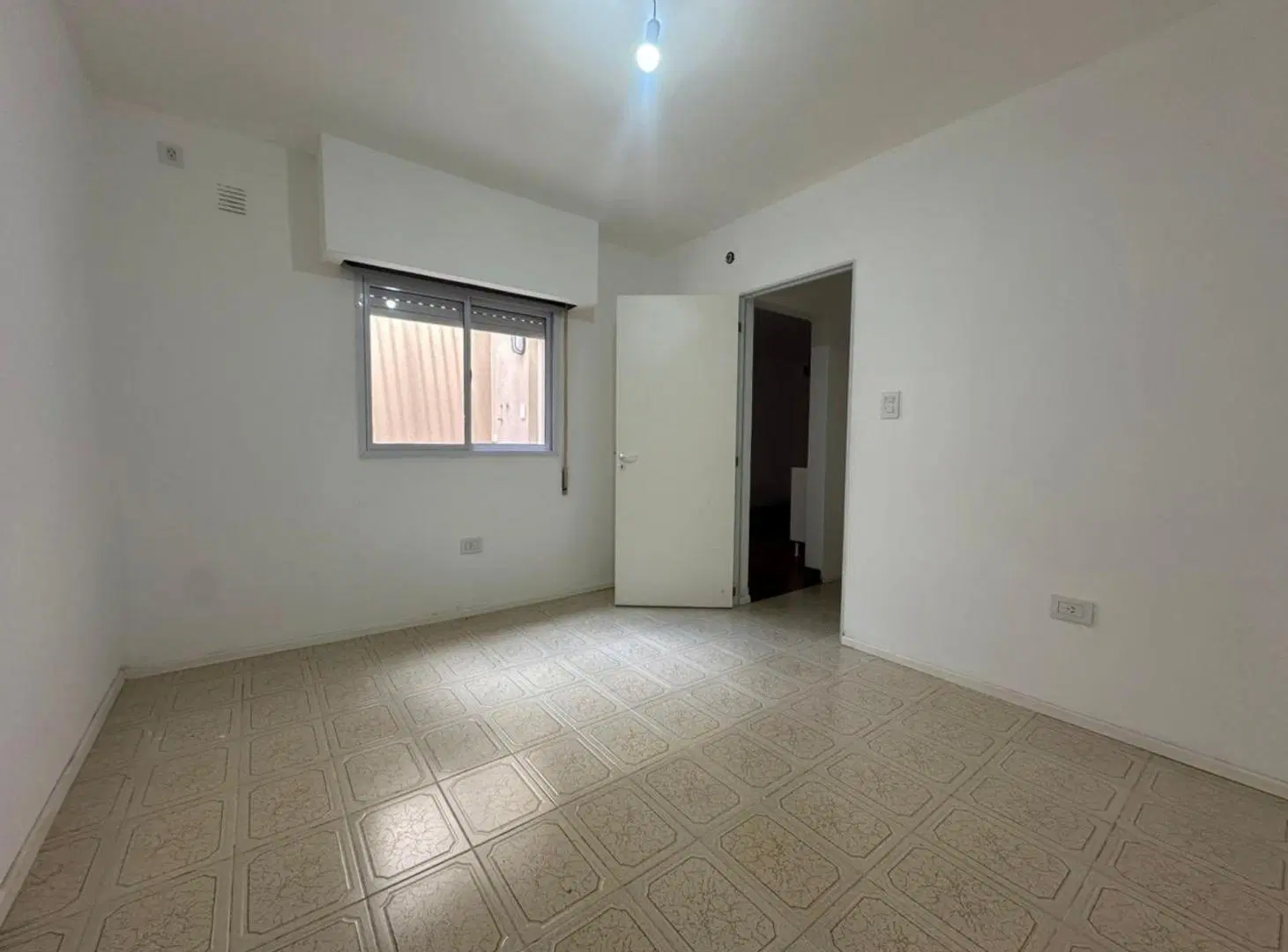 VENTA CASA DE PASILLO 2 DORMITORIOS 3