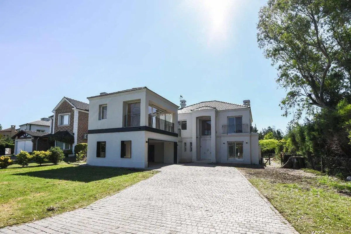 VENTA - GRAN CASA COUNTRY DEL GOLF - 4 DORMITORIOS 4