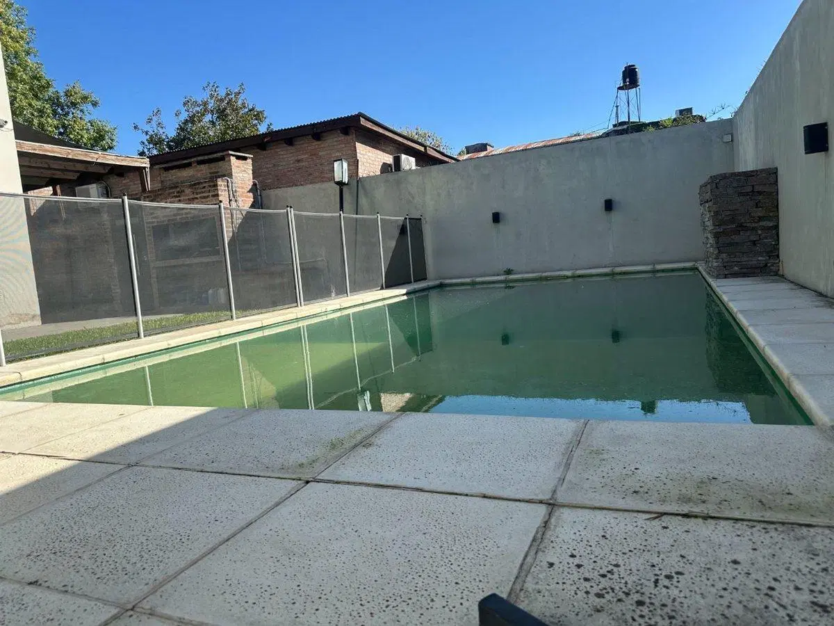 CASA 2 DORMITORIOS CON PILETA EN VENTA FISHERTON 8