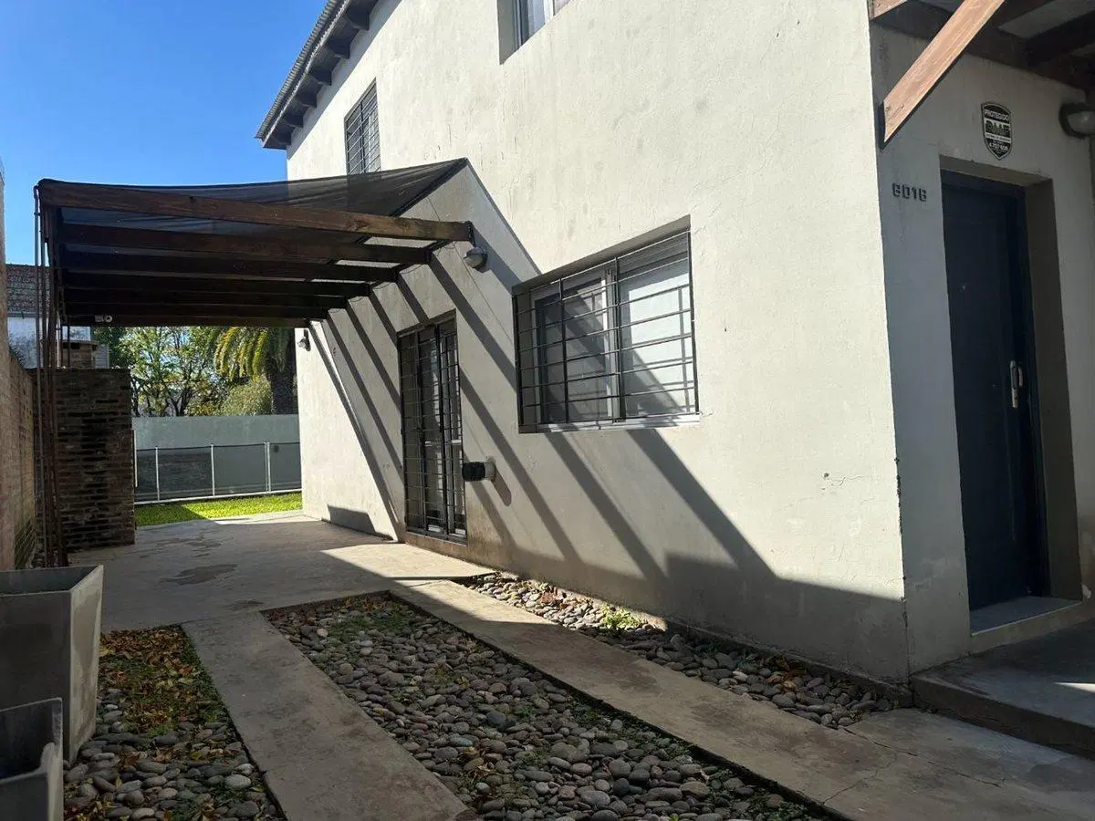 CASA 2 DORMITORIOS CON PILETA EN VENTA FISHERTON 2