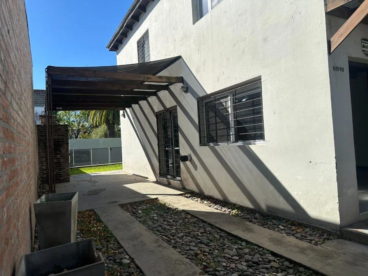 CASA 2 DORMITORIOS CON PILETA EN VENTA FISHERTON 5