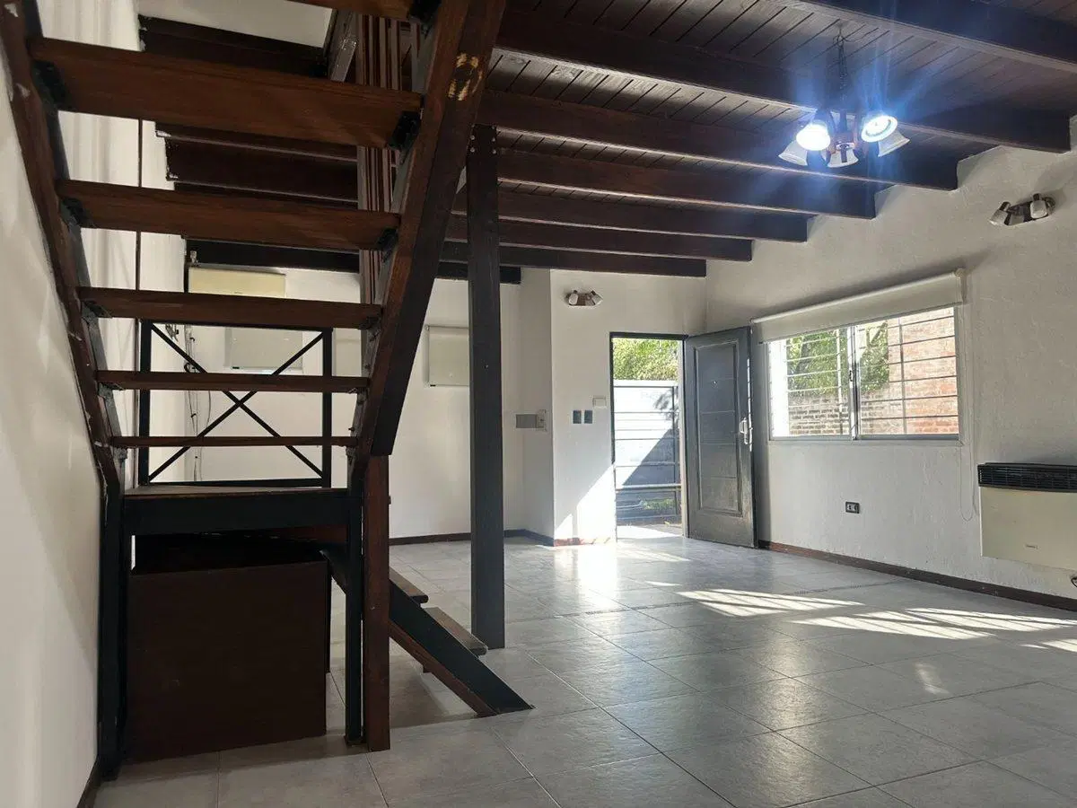 CASA 2 DORMITORIOS CON PILETA EN VENTA FISHERTON 4