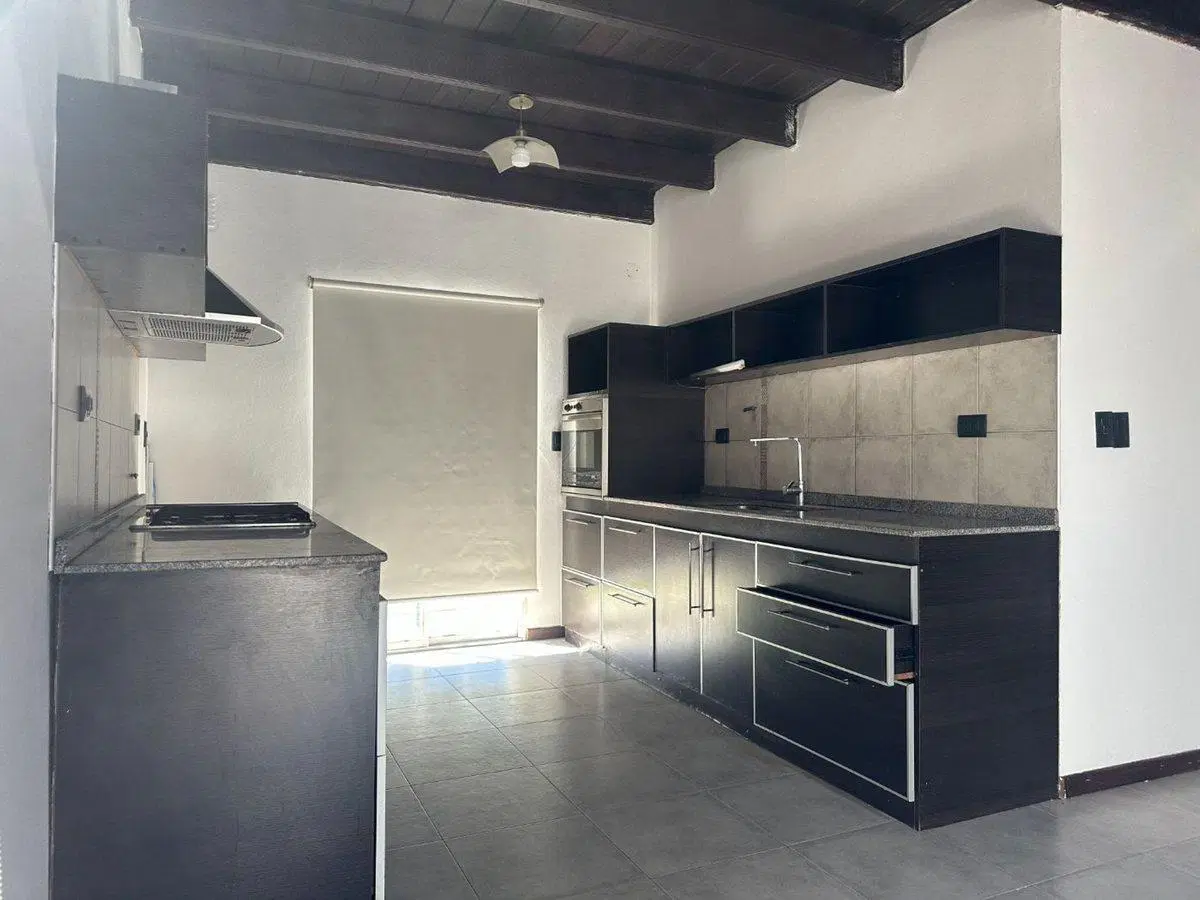 CASA 2 DORMITORIOS CON PILETA EN VENTA FISHERTON 3