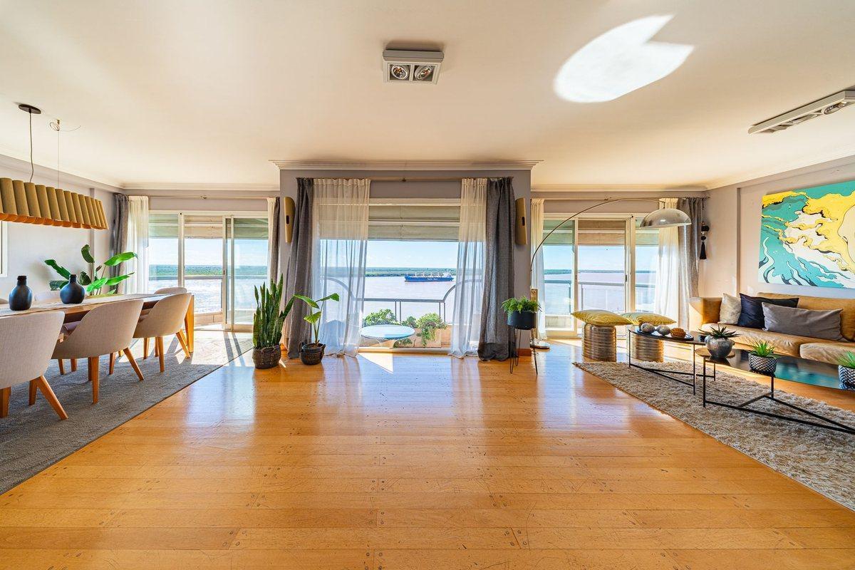 DUPLEX EN VENTA CON VISTA AL RÍO. PATIO EXCLUSIVO