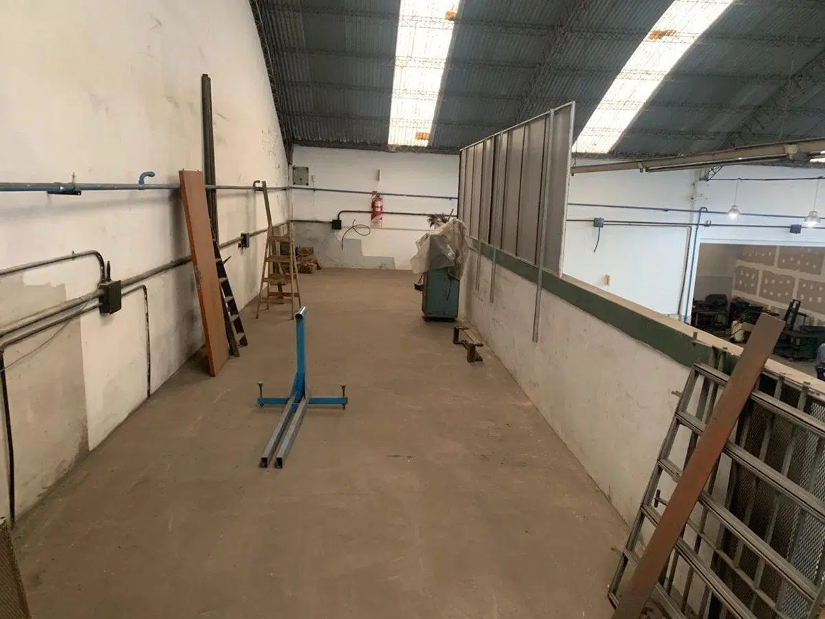 VENTA GALPON CON OFICINAS ZONA NORTE 3