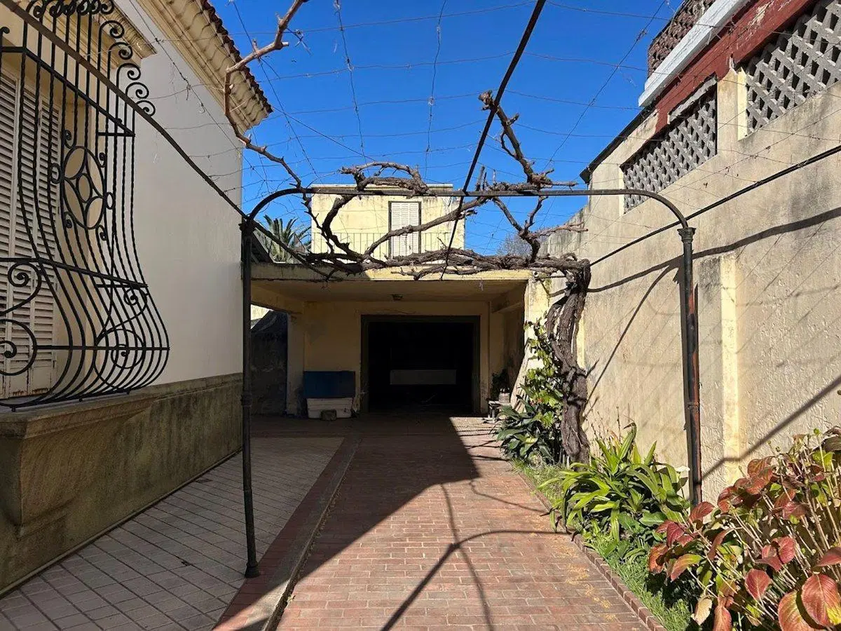 CASA A LA VENTA BARRIO MATHEU 2