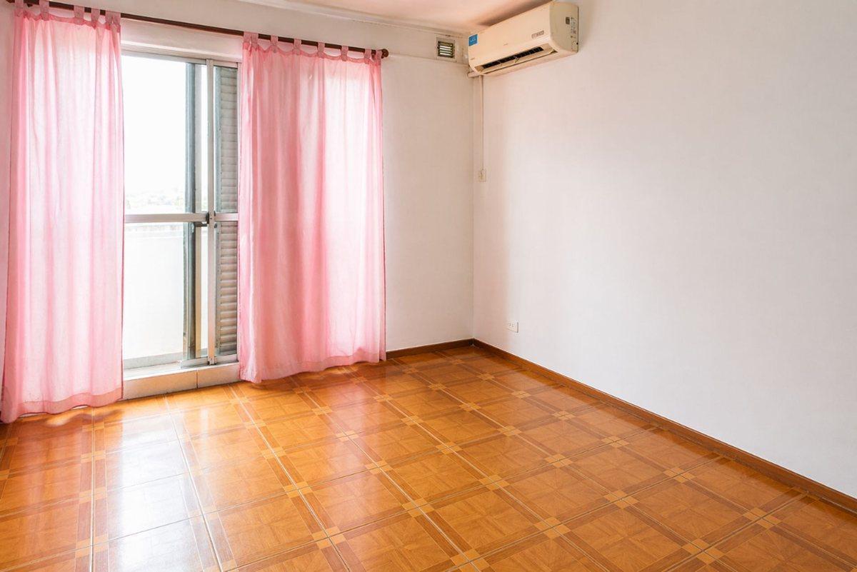 DUPLEX DE 2 DORMITORIOS CON COCHERA EN VENTA