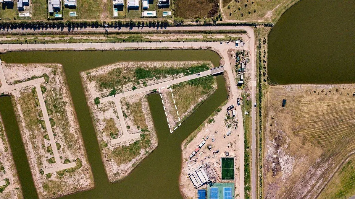 LOTE FUNES LAKES CON SALIDA AL CANAL PRINCIPAL 2