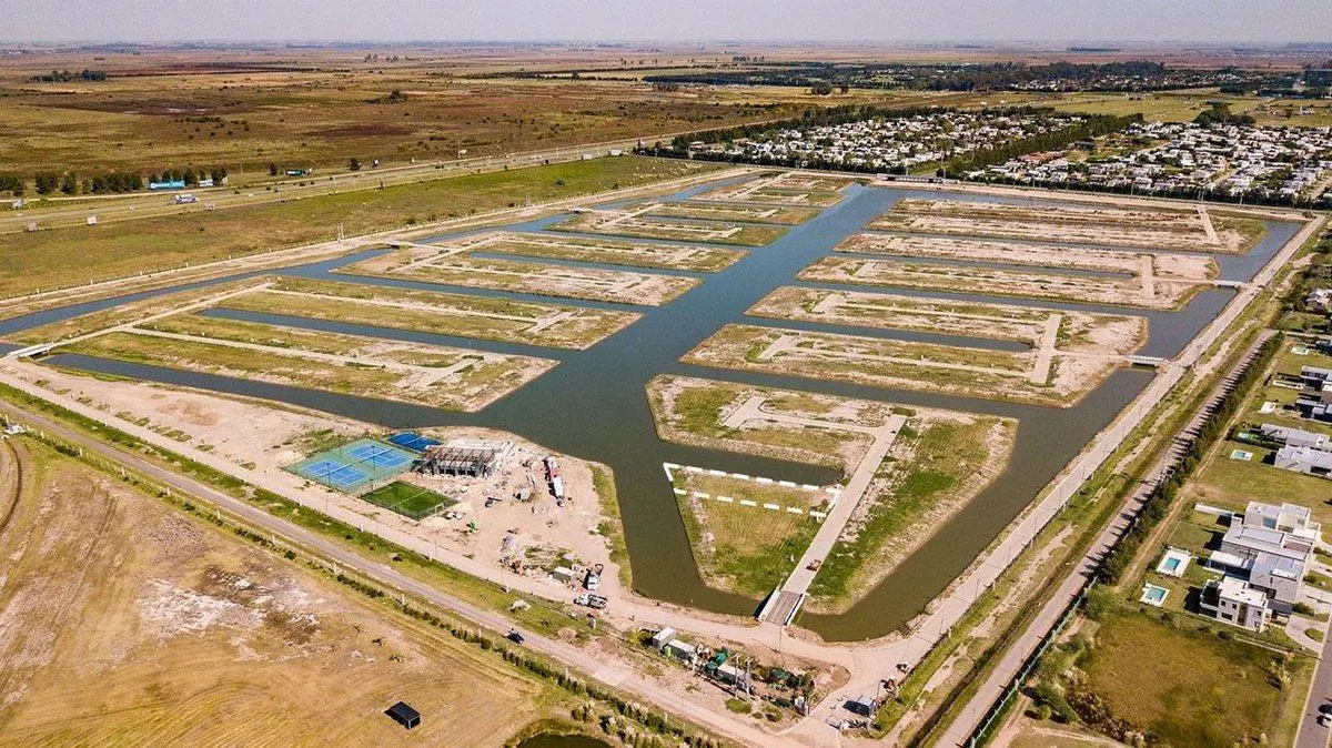 LOTE FUNES LAKES CON SALIDA AL CANAL PRINCIPAL 4