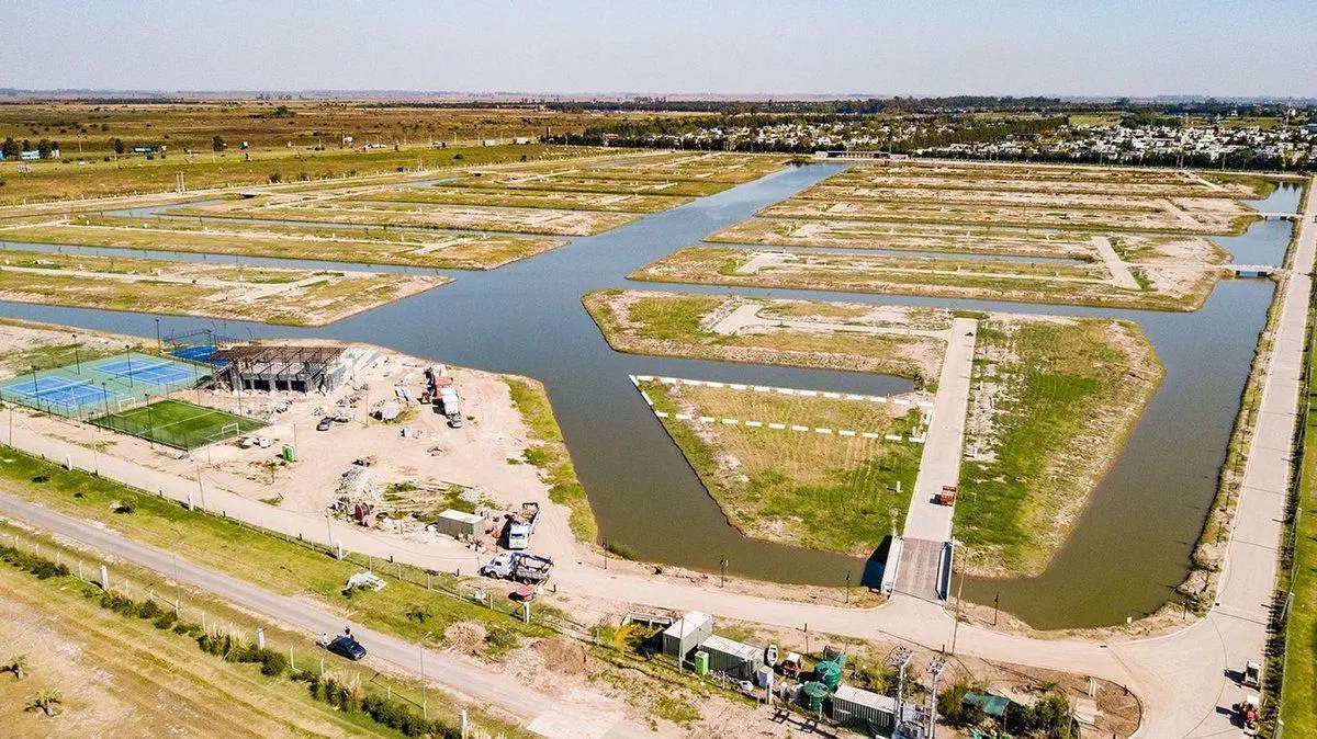LOTE FUNES LAKES CON SALIDA AL CANAL PRINCIPAL 3