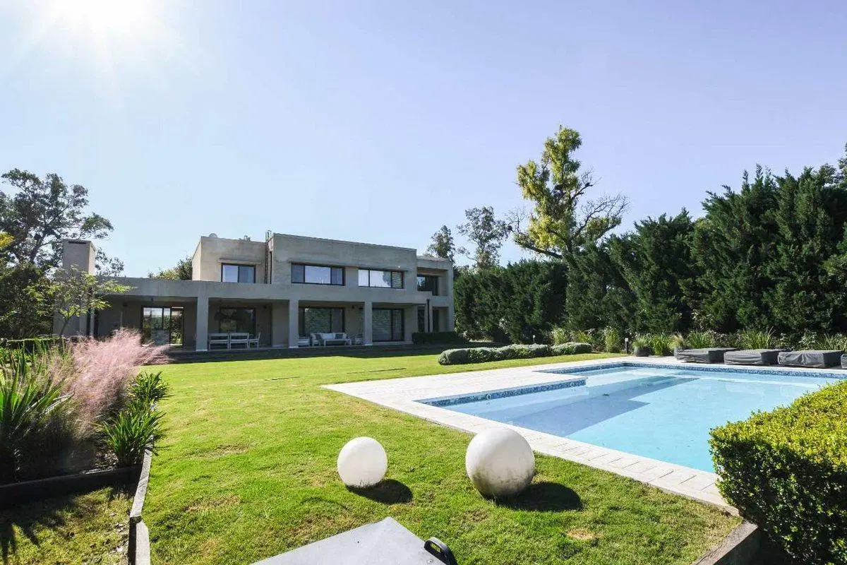 VENTA CASA KENTUCKY 4 DORMITORIOS CON VISTA GOLF 2