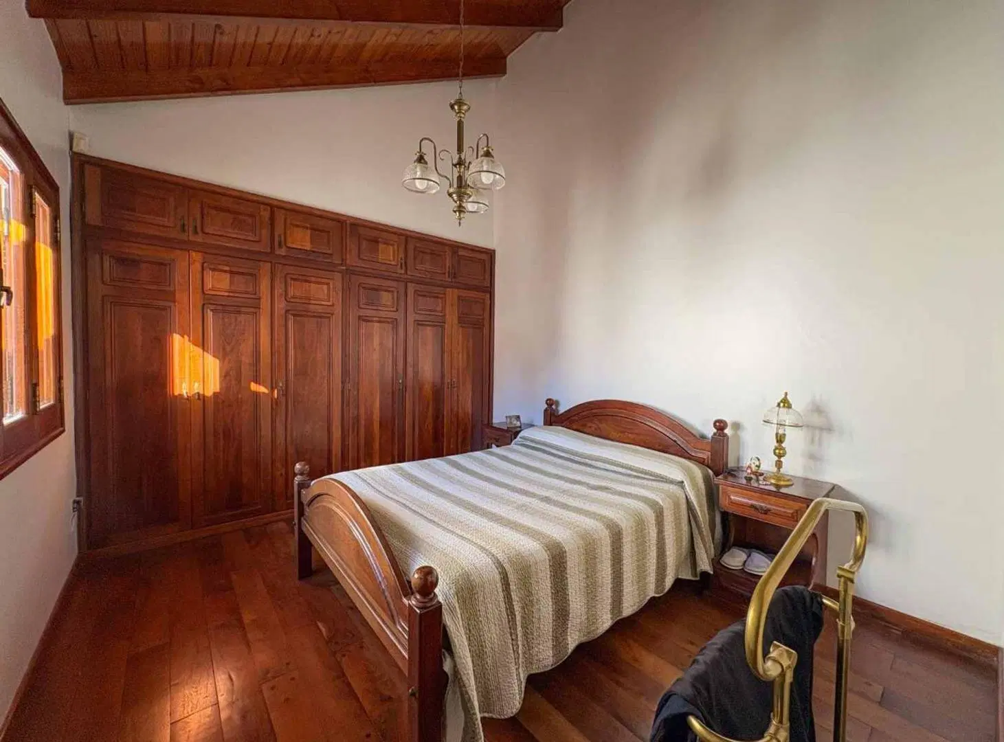 CASA INTERNA UNICA DE 4 DORMITORIOS 4