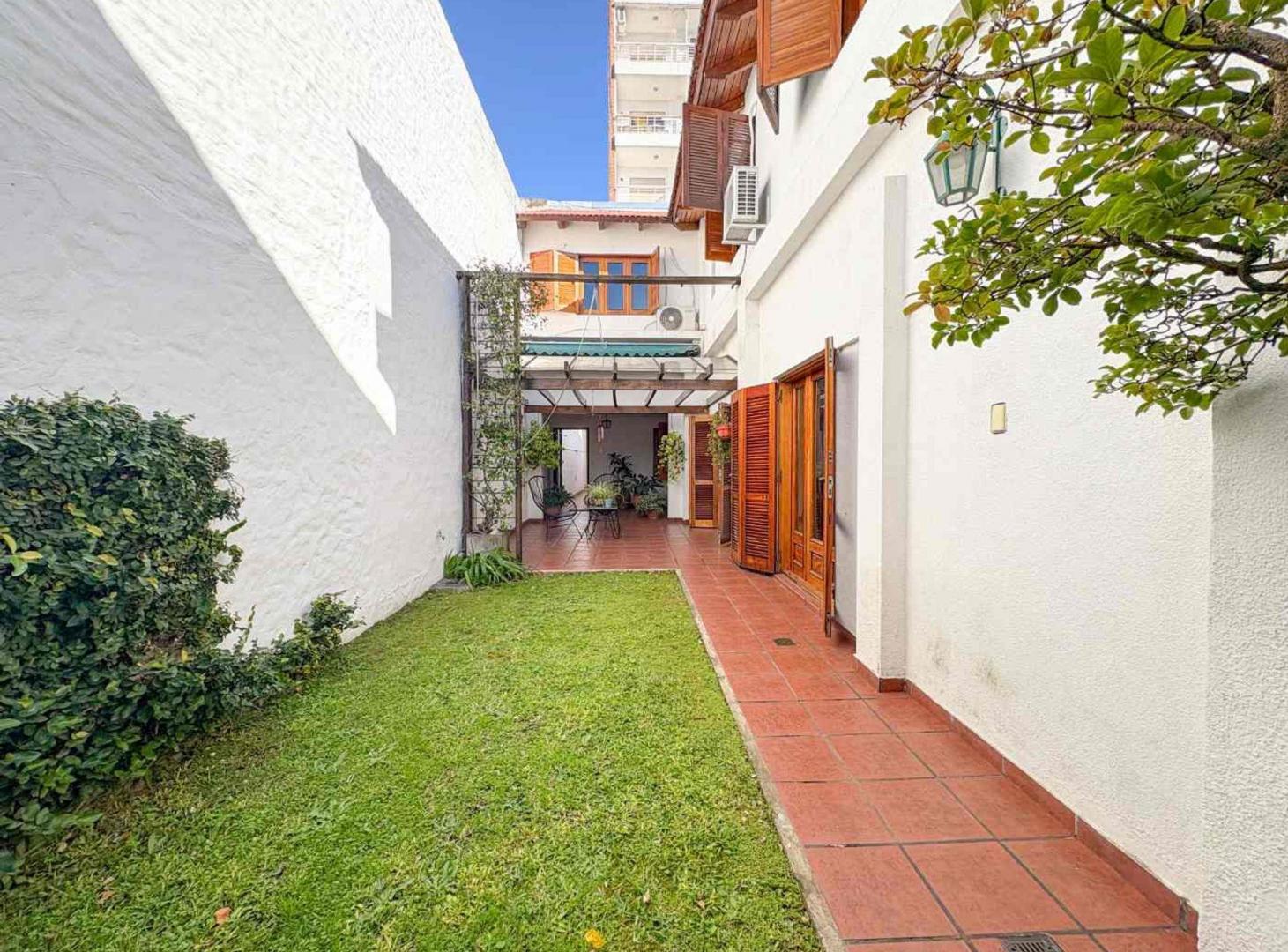CASA INTERNA UNICA DE 4 DORMITORIOS