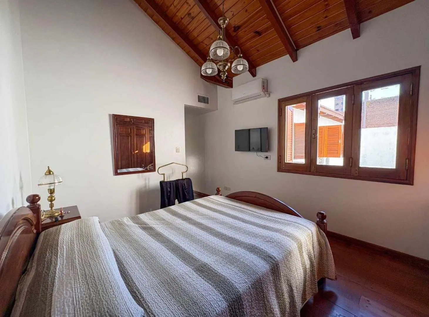 CASA INTERNA UNICA DE 4 DORMITORIOS 3