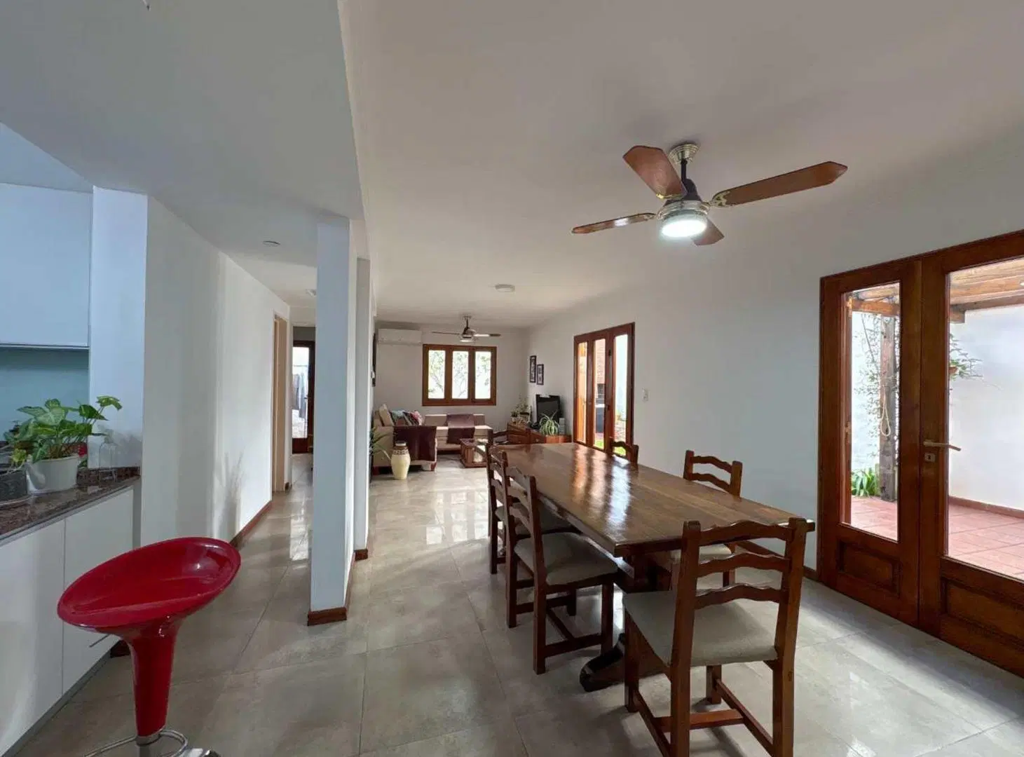 CASA INTERNA UNICA DE 4 DORMITORIOS 5
