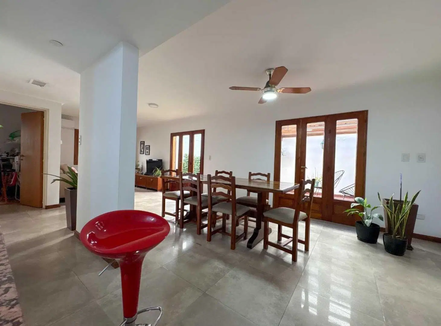 CASA INTERNA UNICA DE 4 DORMITORIOS 2
