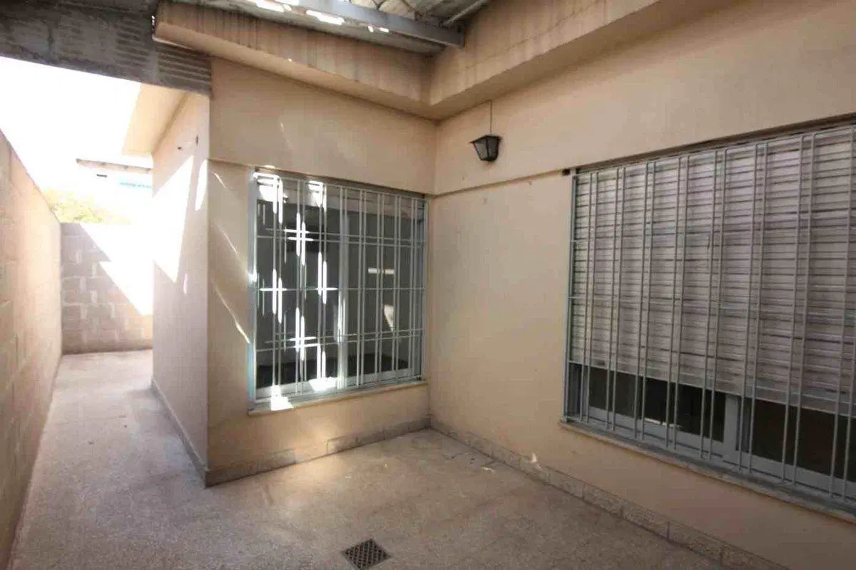 CASA EN VENTA DOS DORMITORIOS COCHERA 8