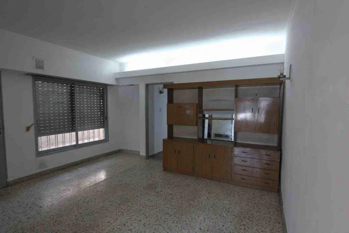 CASA EN VENTA DOS DORMITORIOS COCHERA 2