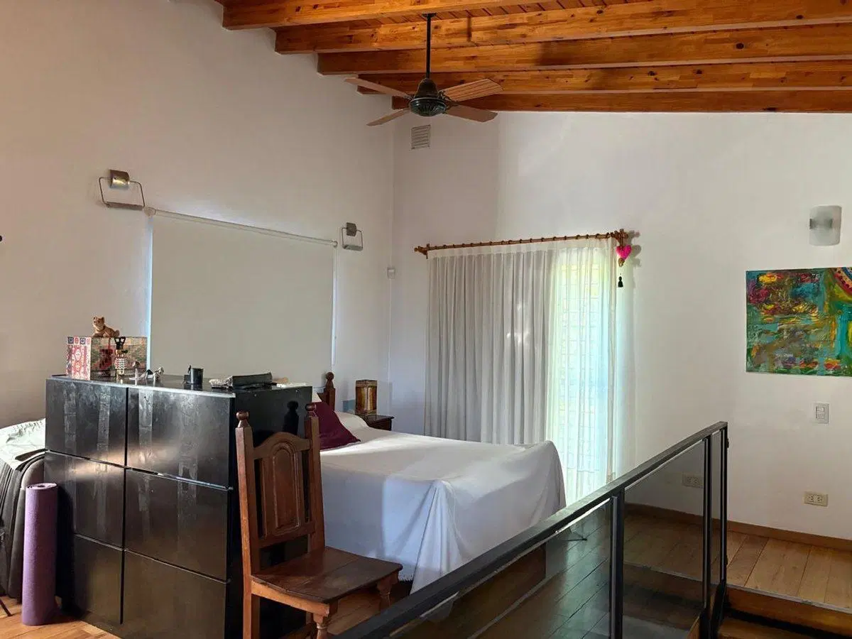 Venta casa en Funes con jardín y pileta 4