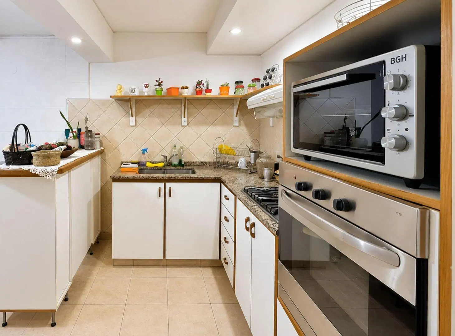 CASA DE PASILLO DE 2 DORMITORIOS EN VENTA - CENTRO 2