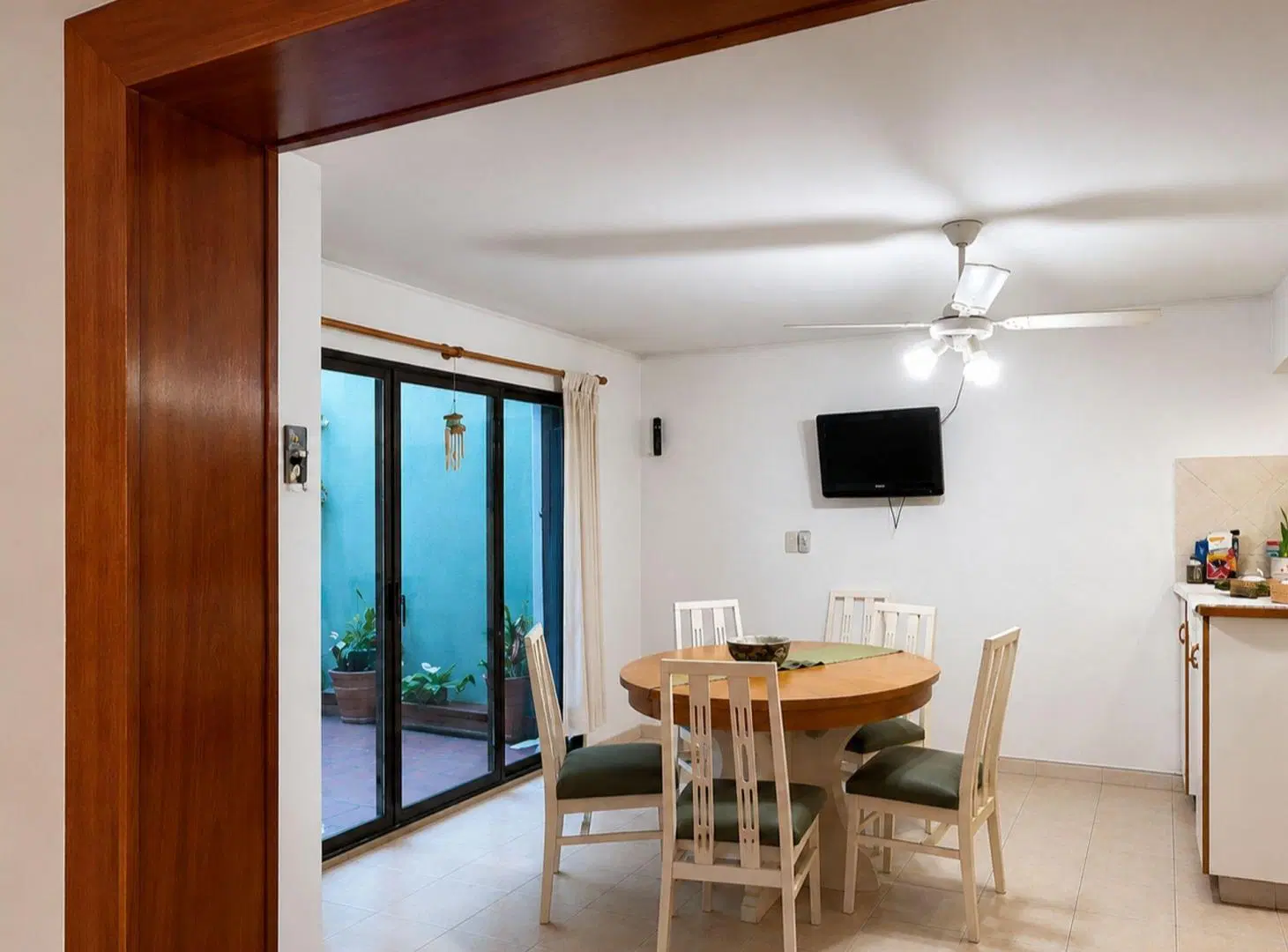 CASA DE PASILLO DE 2 DORMITORIOS EN VENTA - CENTRO 5