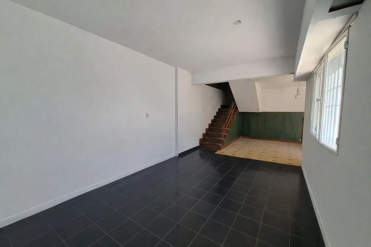 CASA DE 4 DORMITORIOS MÁS LOCAL COMERCIAL EN VENTA 4