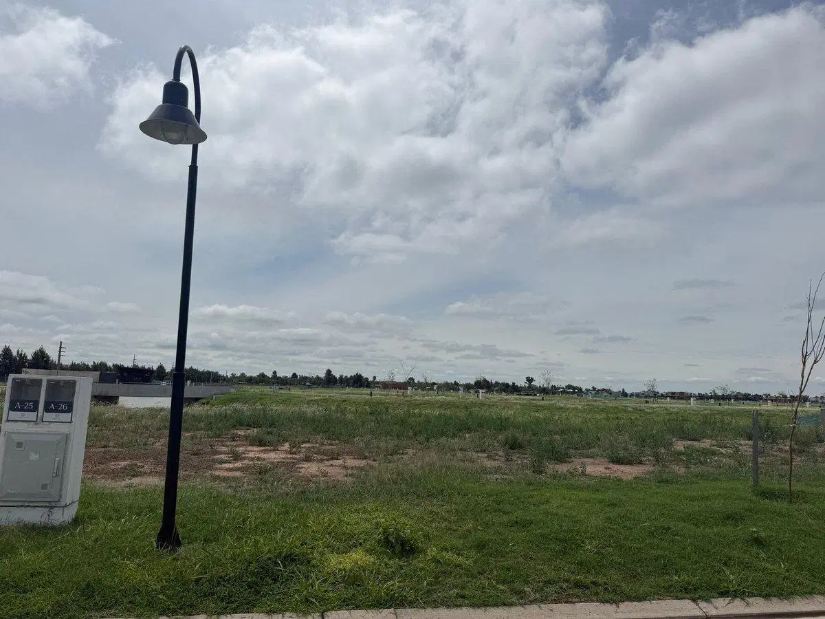 VENTA LOTE  FUNES LAKES FRENTE SUR - OPORTUNIDAD!! 8