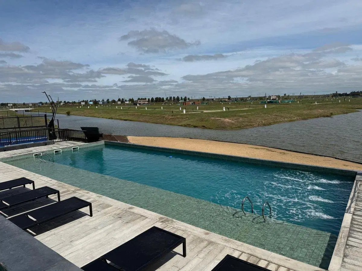 VENTA LOTE  FUNES LAKES FRENTE SUR - OPORTUNIDAD!! 2