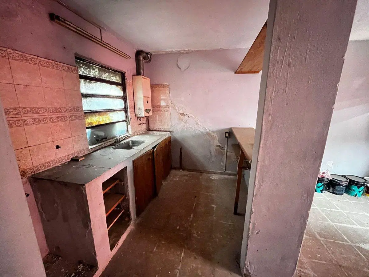 Casa de pasillo a reciclar en barrio Matheu 5