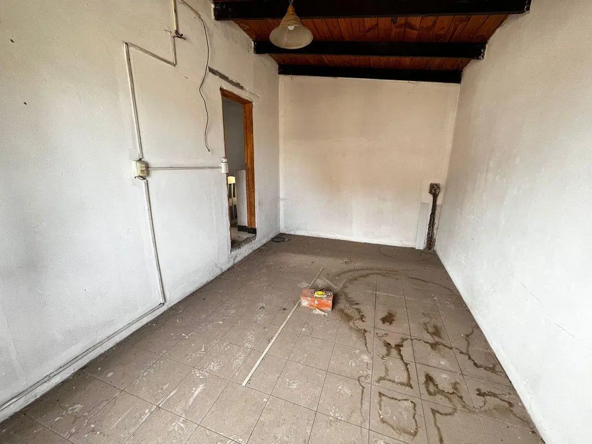 Casa de pasillo a reciclar en barrio Matheu 4