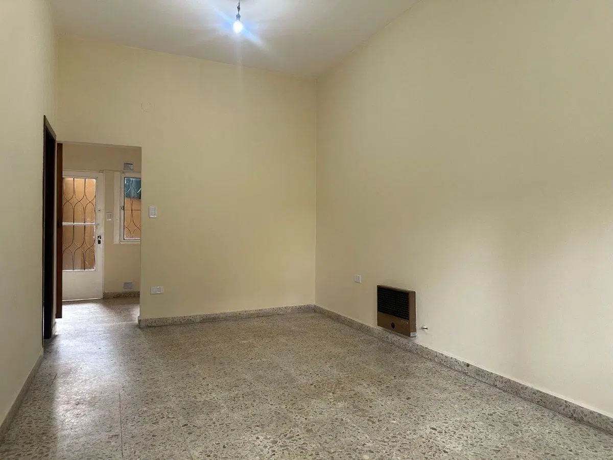 CASA 2 DORMITORIOS C/PATIO Y TERRAZA VENTA 4