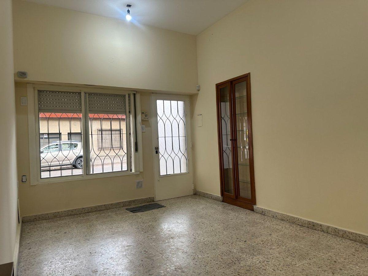 CASA 2 DORMITORIOS C/PATIO Y TERRAZA VENTA