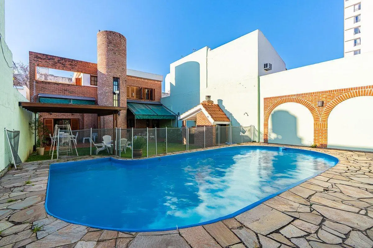 VENTA CASA 3 DORM. COCHERA JARDIN Y PILETA 4
