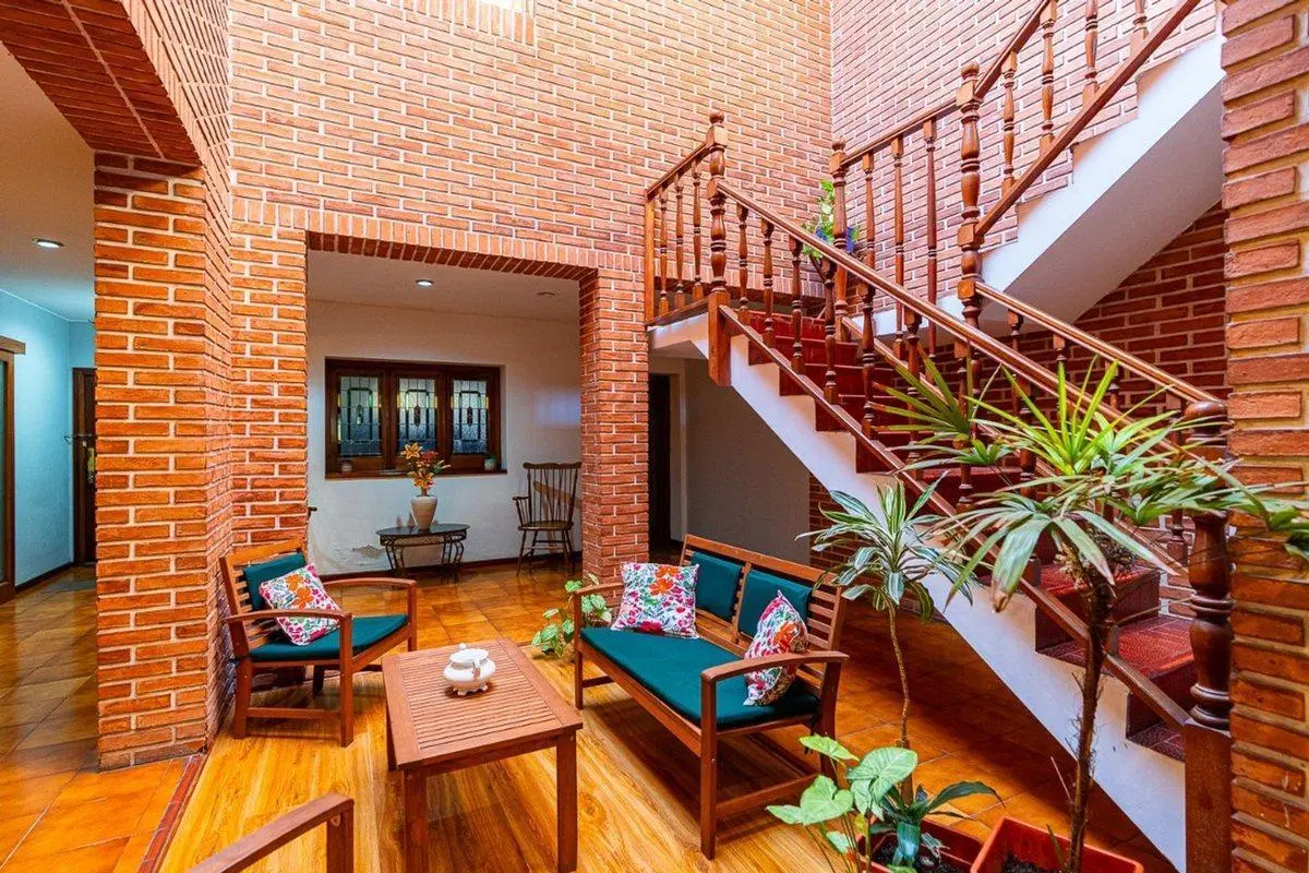 VENTA CASA 3 DORM. COCHERA JARDIN Y PILETA 8
