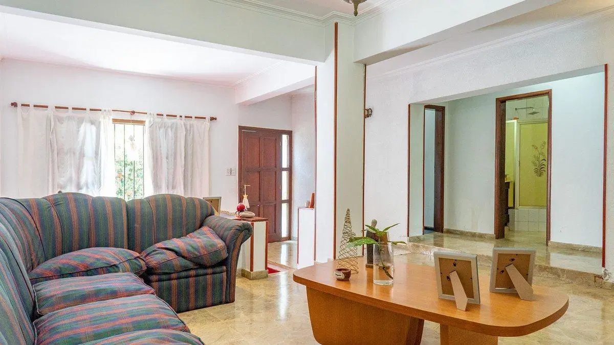 CASA 3 DORMI CON PATIO Y COCHERA VENTA REFINERIA 4