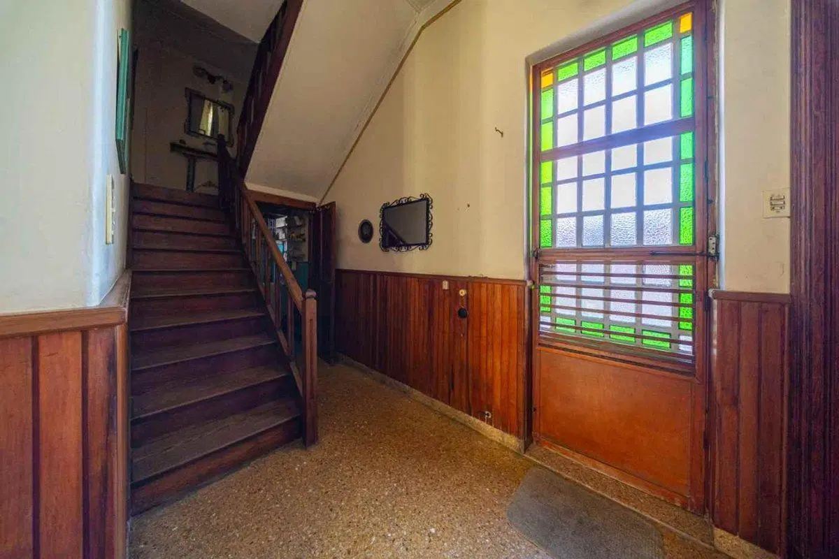 CASA EN VENTA DE 3 DORMITORIOS COCHERA. ARROYITO 4