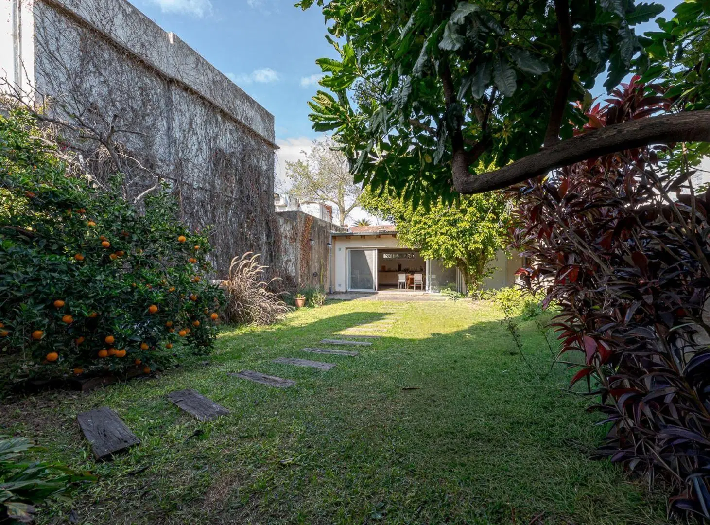 VENTA CASA 2 DORMITORIOS CON QUINCHO Y COCHERA 3