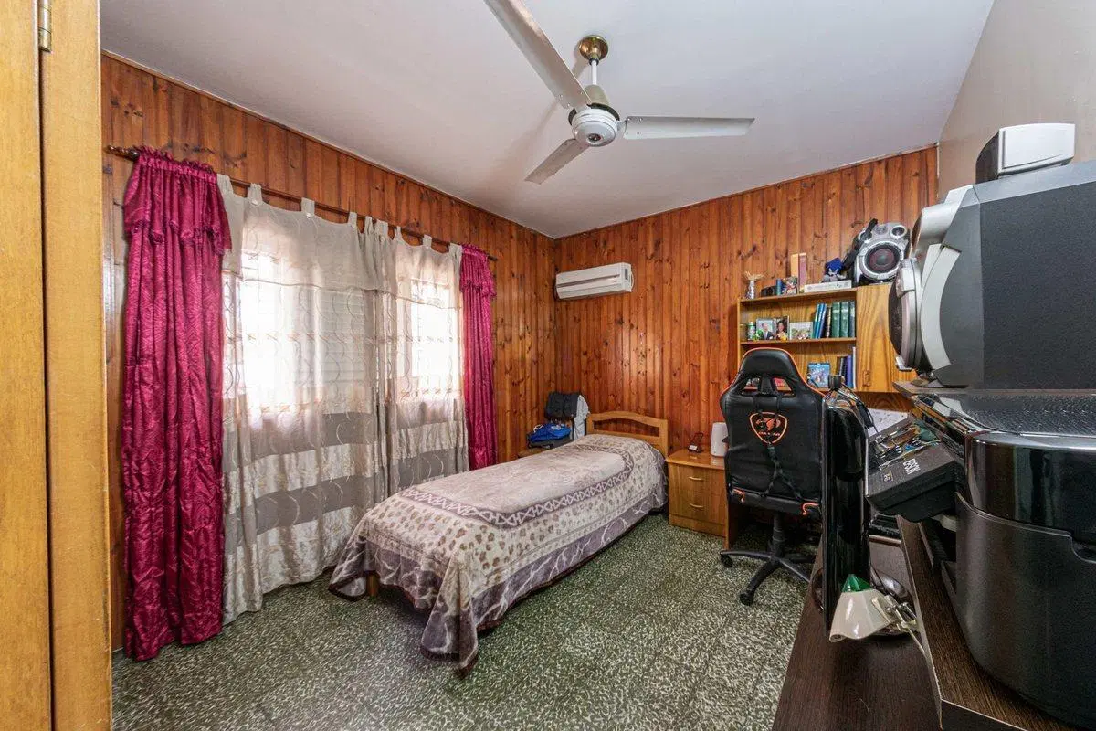 VENTA - CASA DE 2 DORMITORIOS CON COCHERA 4
