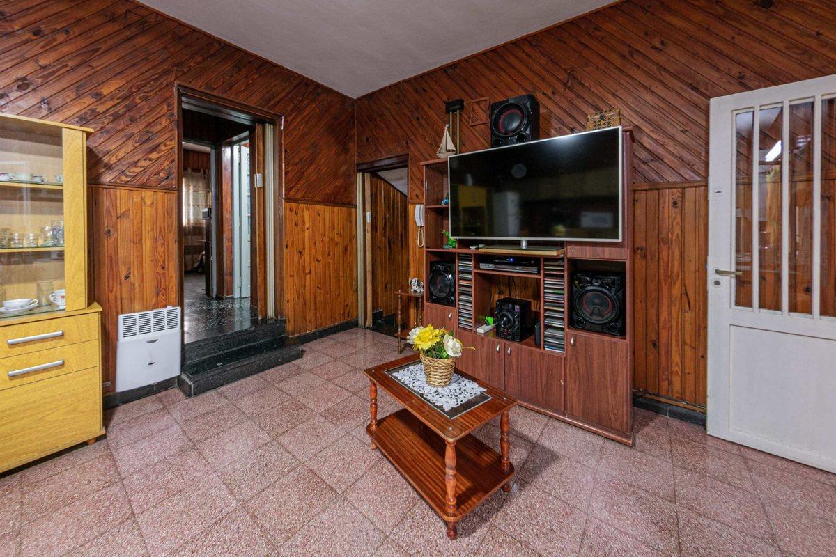 Foto de VENTA - CASA de 2 DORMITORIOS con COCHERA, imagen 5