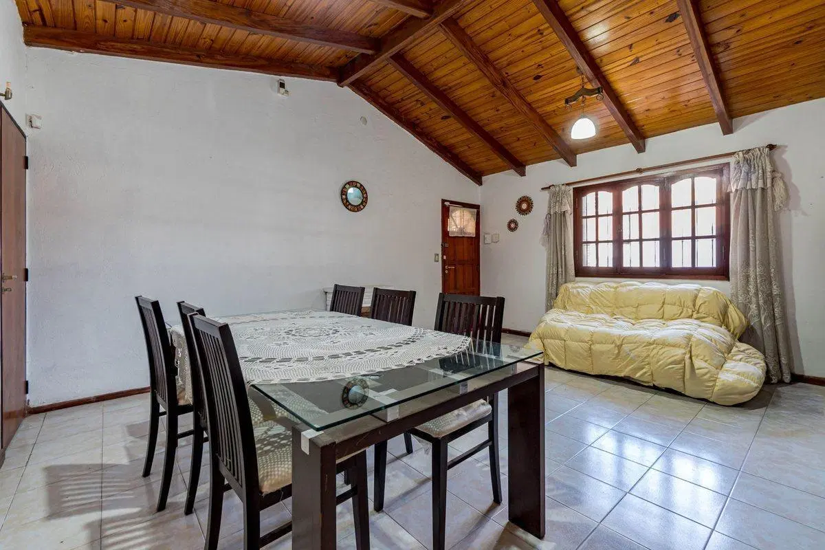 Casa de 3 dormitorios con suite, quincho y patio 5