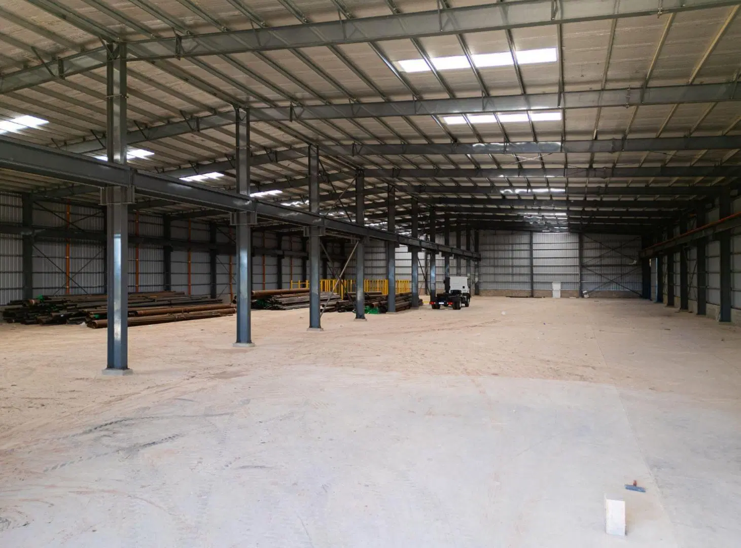 NAVE INDUSTRIAL CIRCUNVALACION AUTOPISTA  ALQUILER 2