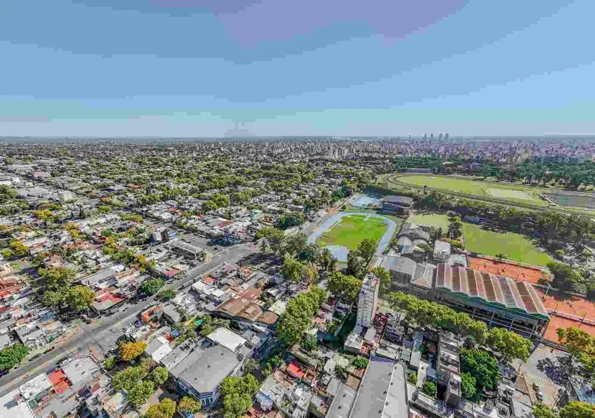 LOTE SOBRE BOULEVARD CON VISTA AL PARQUE EN VENTA 3