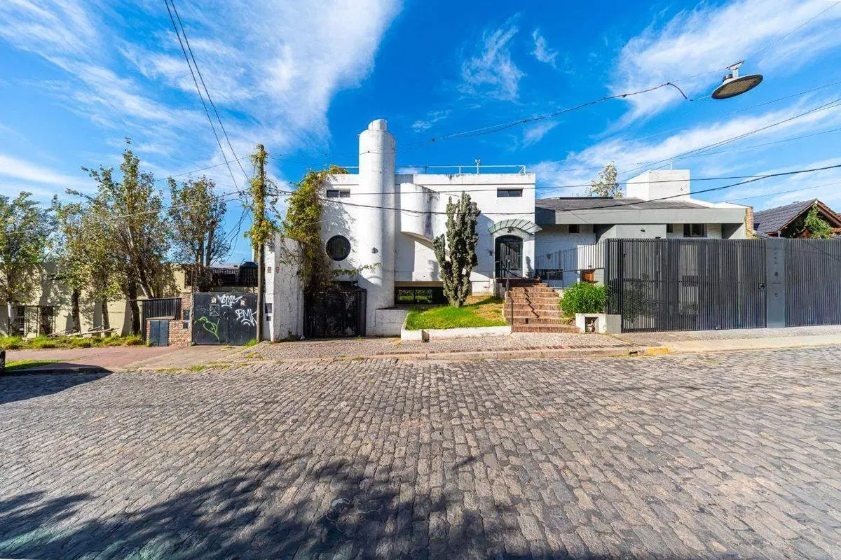 VENTA CASA A RECICLAR EN ALBERDI BARRANCA 4