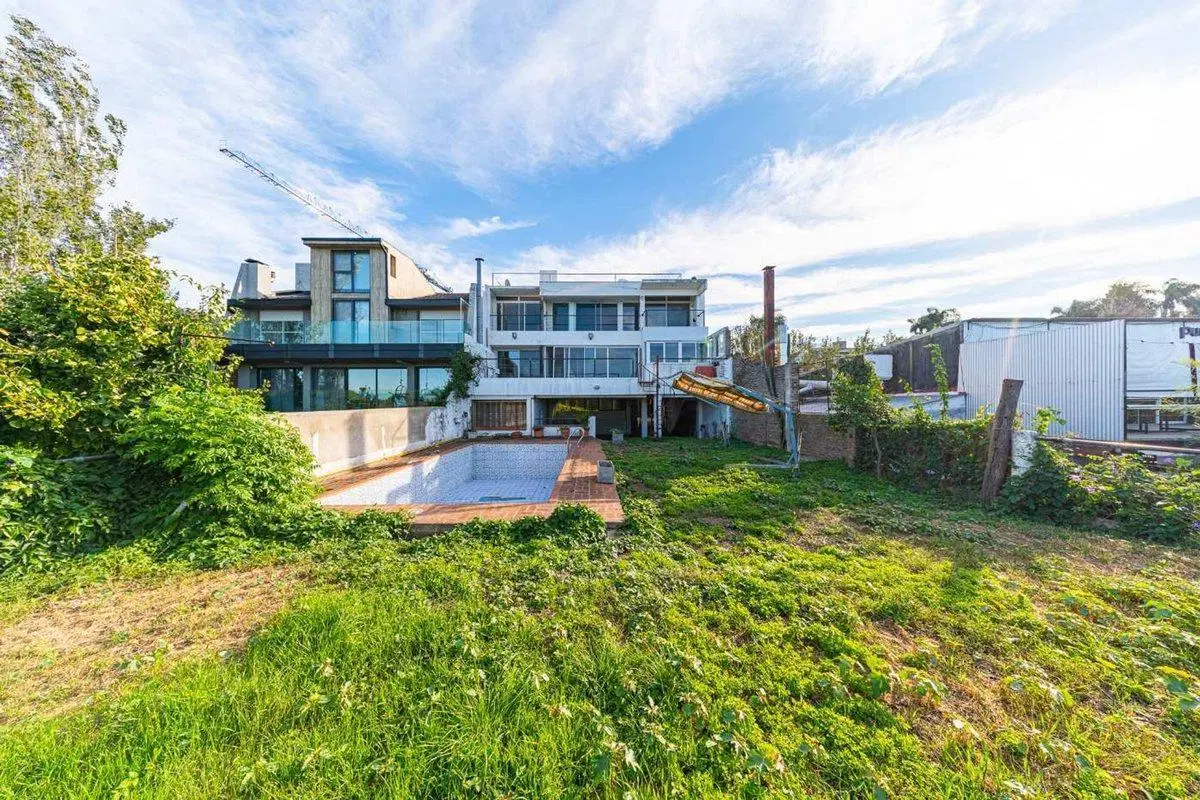 VENTA CASA A RECICLAR EN ALBERDI BARRANCA 3