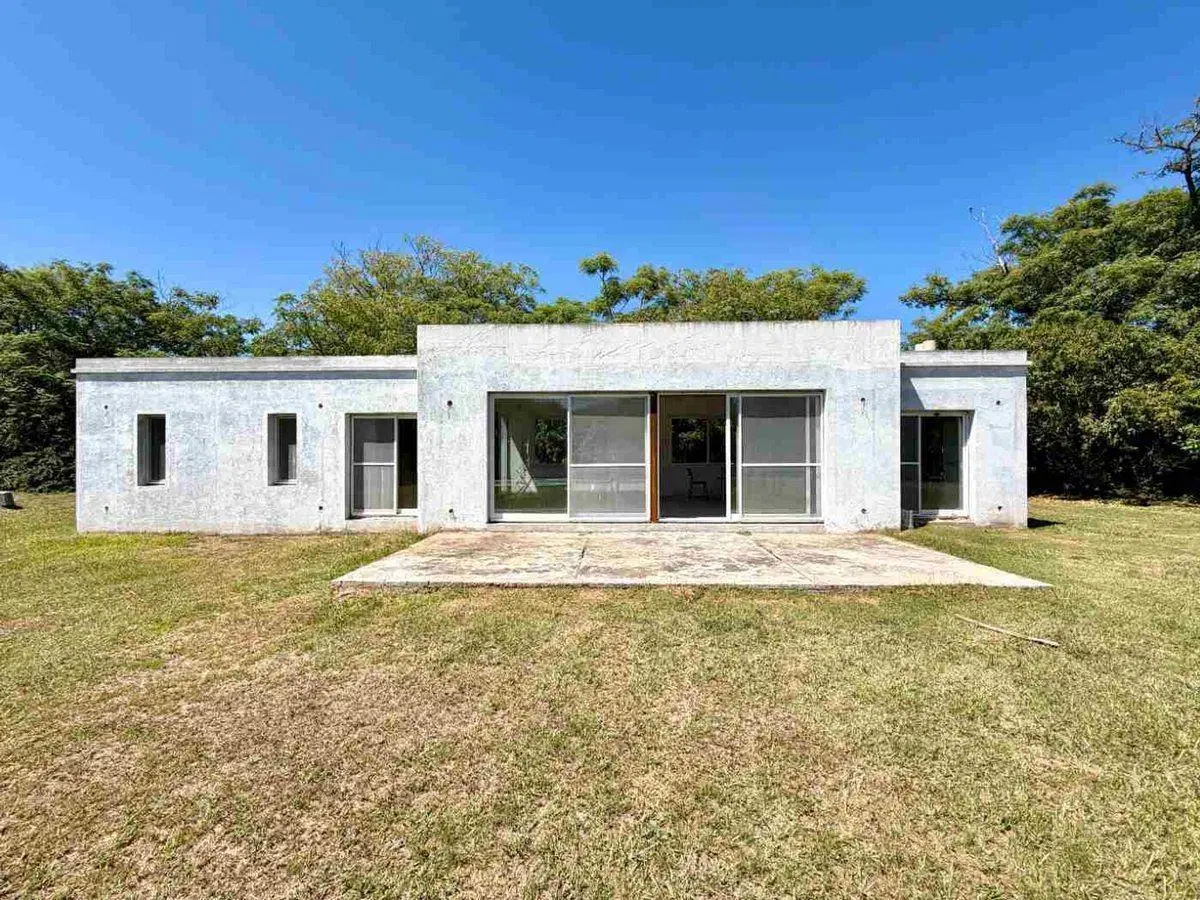 GRAN TERRENO EN VENTA CON PILETA Y QUINCHO 1949 M2 4