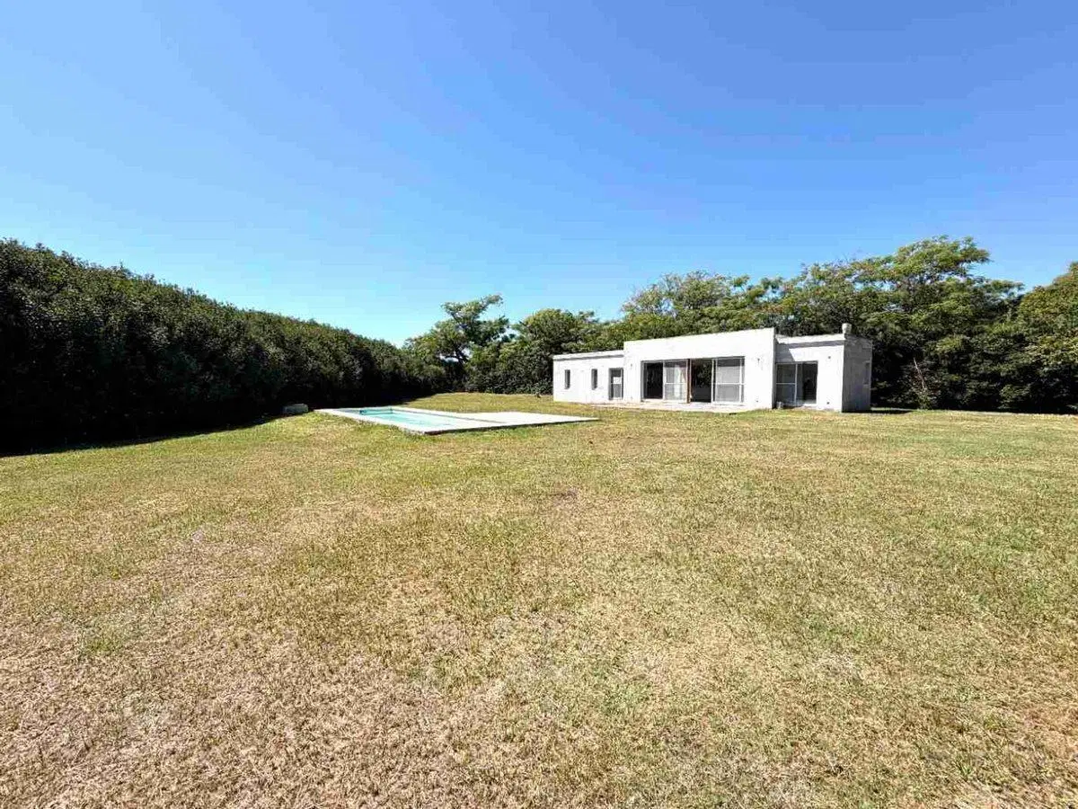 GRAN TERRENO EN VENTA CON PILETA Y QUINCHO 1949 M2 3