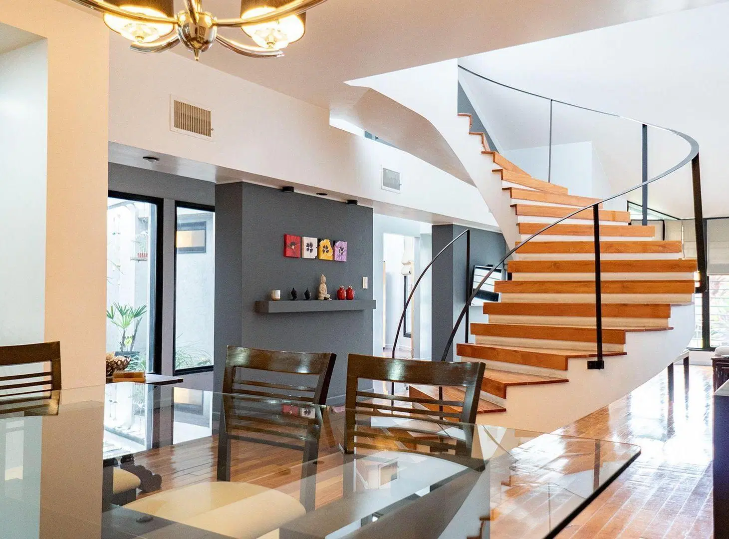 VENTA CASA 3 DOMITORIOS CON JARDIN EN ALBERDI 5